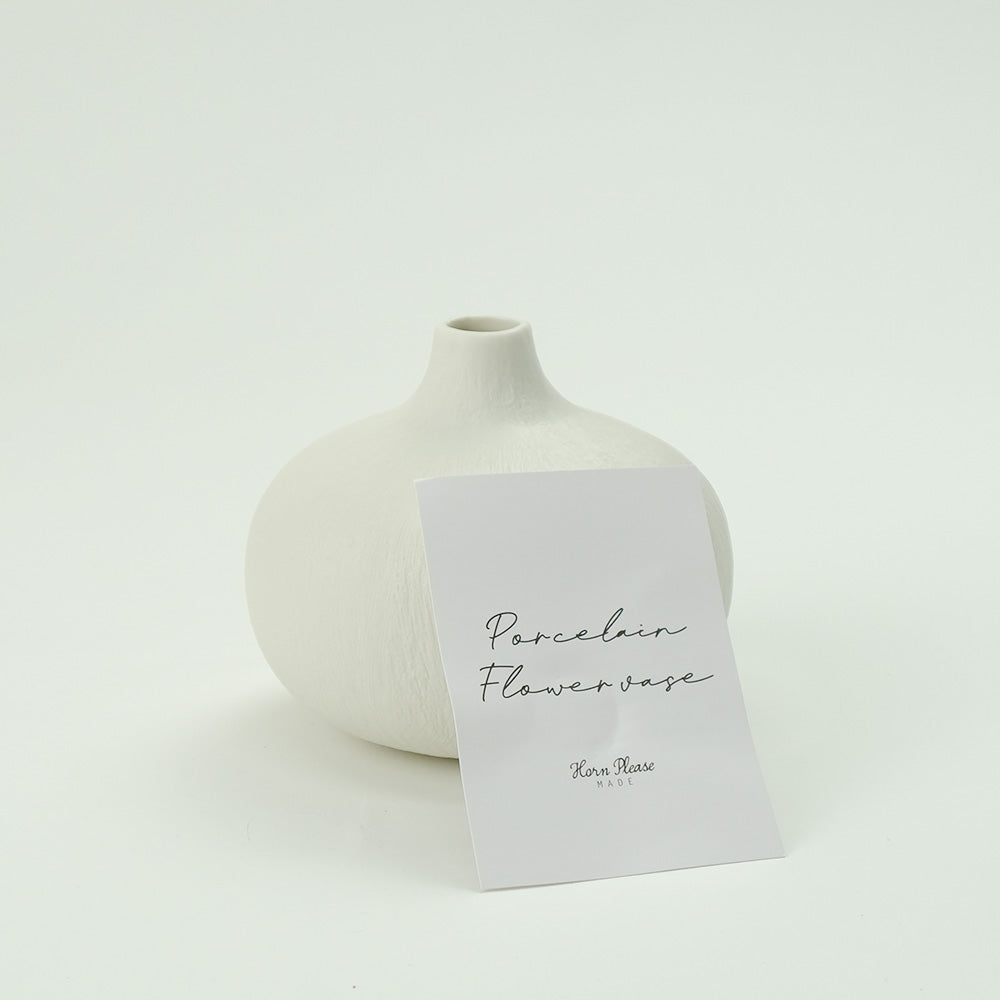 マットな質感の磁器製フラワーベース　ロウタンド