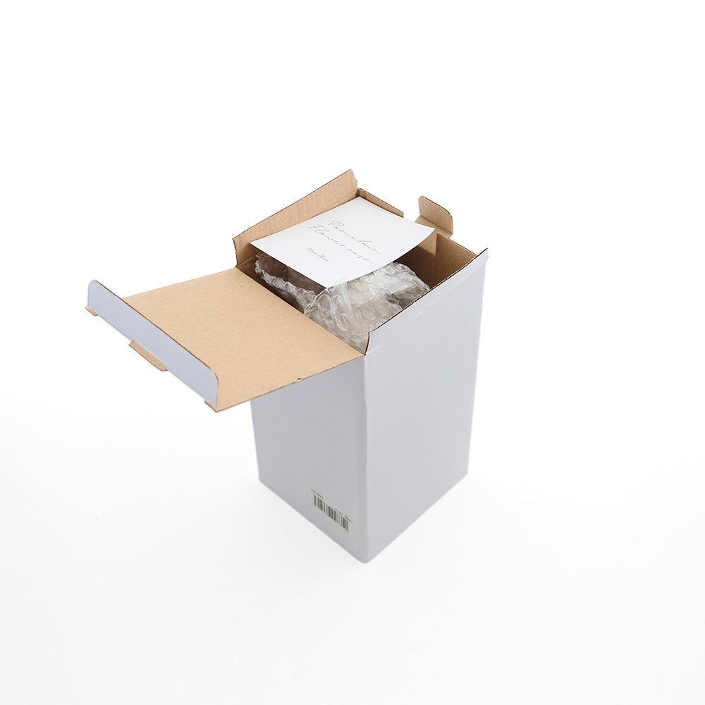 マットな質感の磁器製フラワーベース　チムニー（2サイズ）