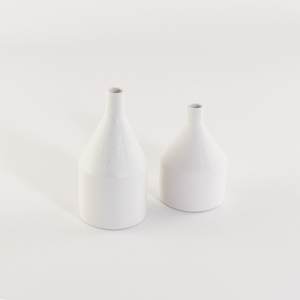 マットな質感の磁器製フラワーベース　チムニー（2サイズ）