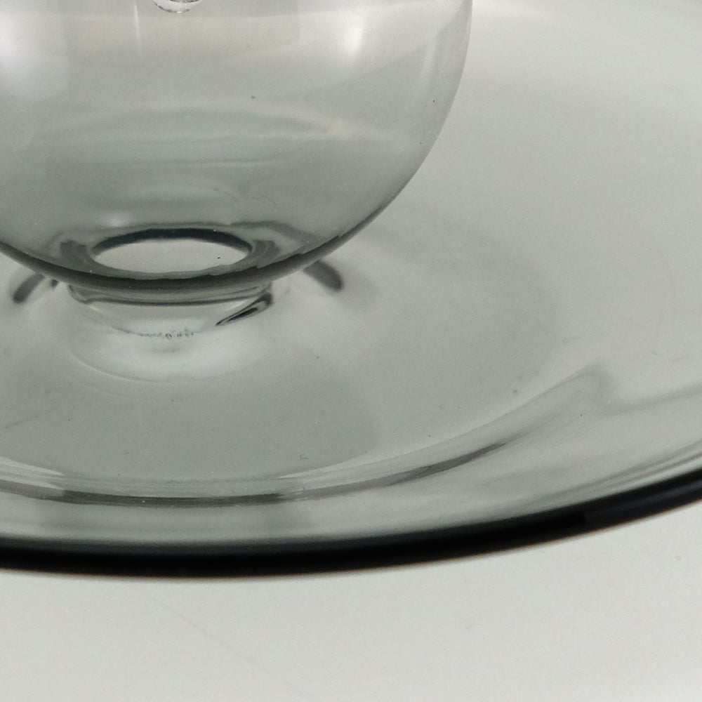 落ちる灰を受け止めるガラスの香立て（2色）