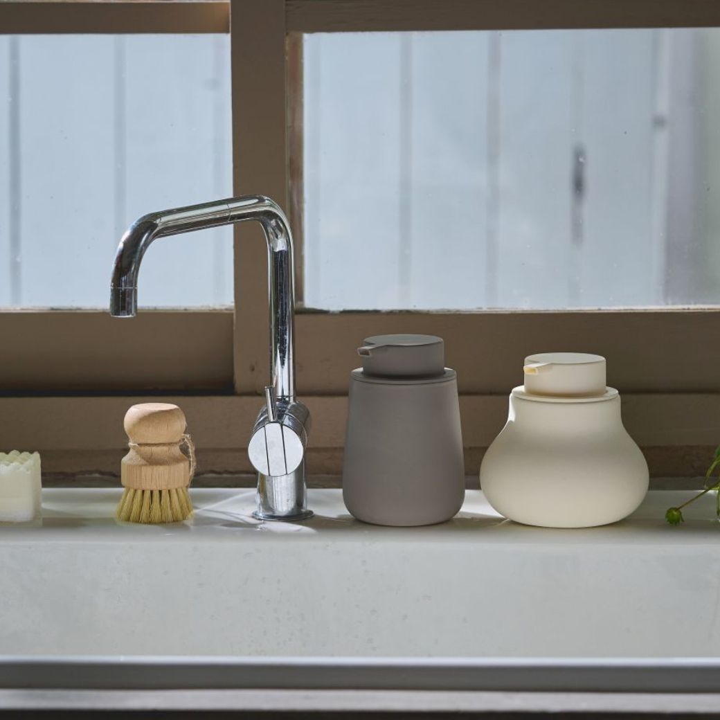 マットな質感のソープディスペンサー 泡タイプ