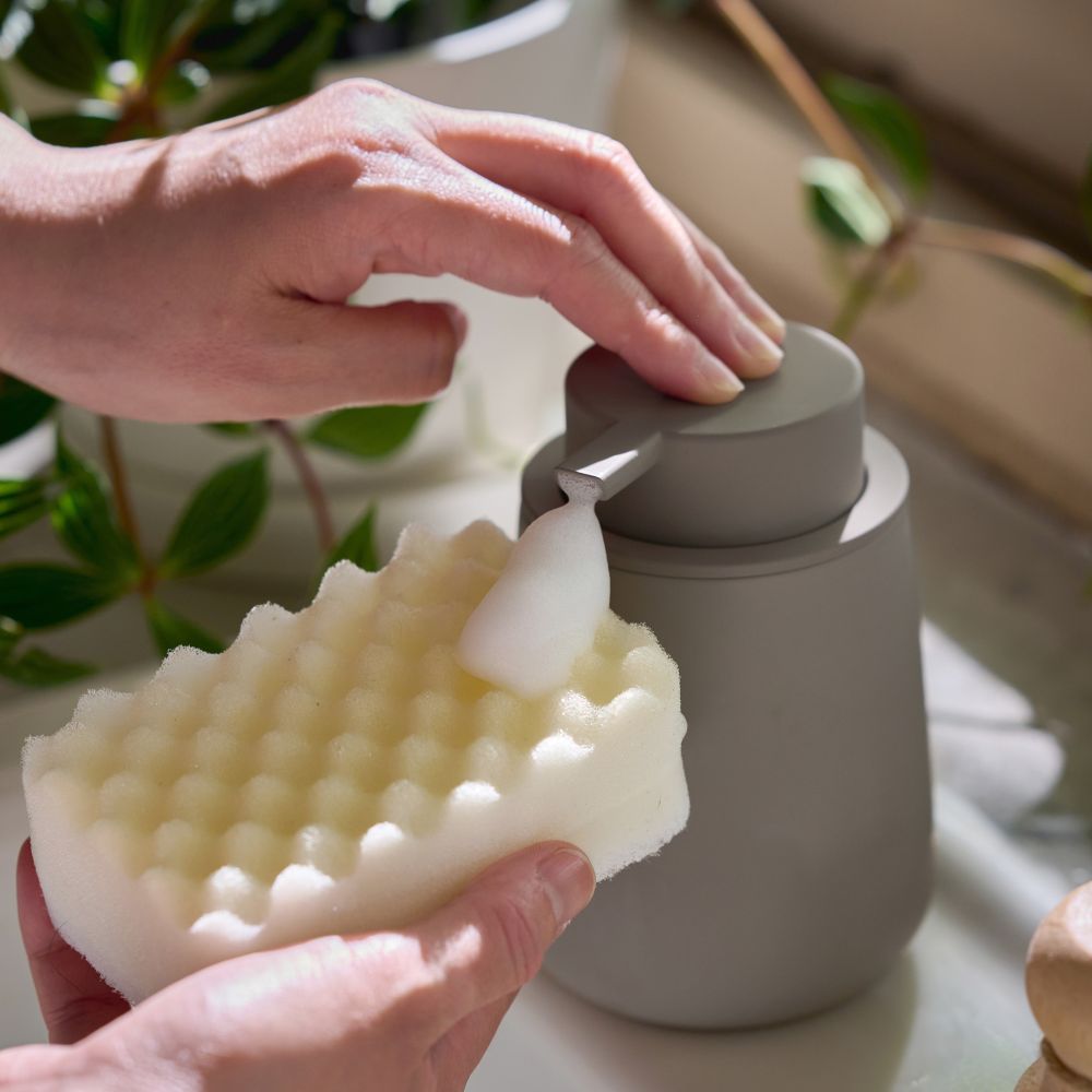 マットな質感のソープディスペンサー 泡タイプ