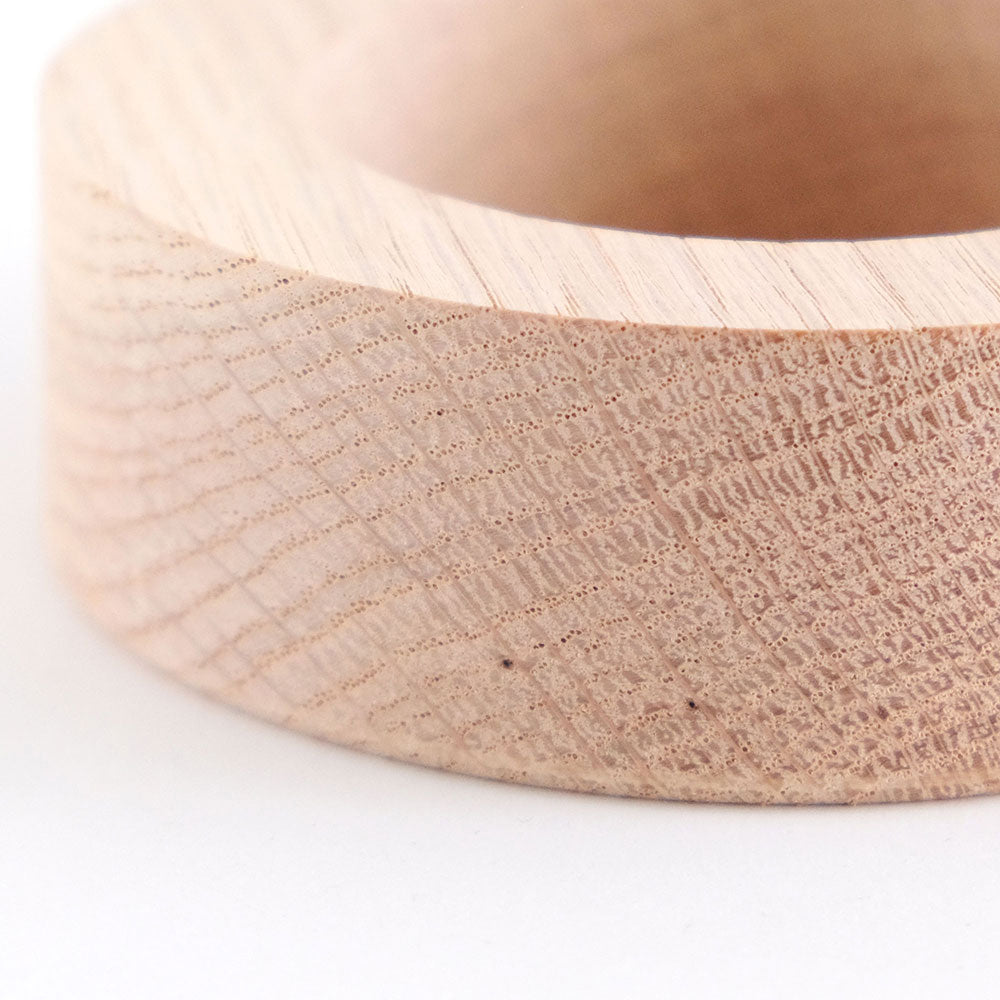 木とリューズガラスを組み合わせたフラワーベース