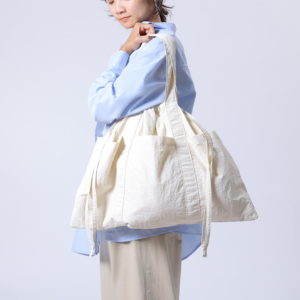 撥水素材の巾着バッグ