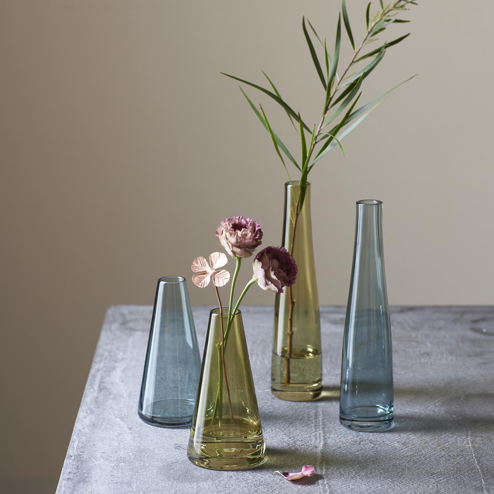 カラーガラスのフラワーベース コーン（2色）