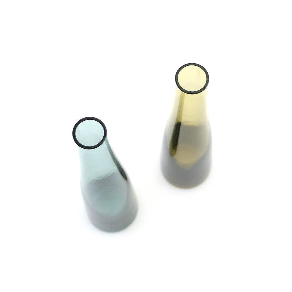 カラーガラスのフラワーベース コーン（2色）