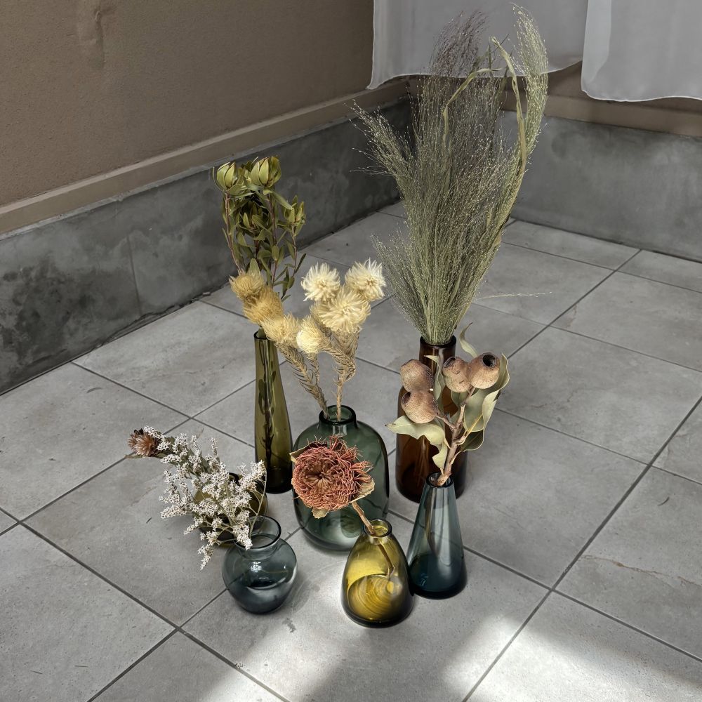 カラーガラスのフラワーベース コーン（2色）