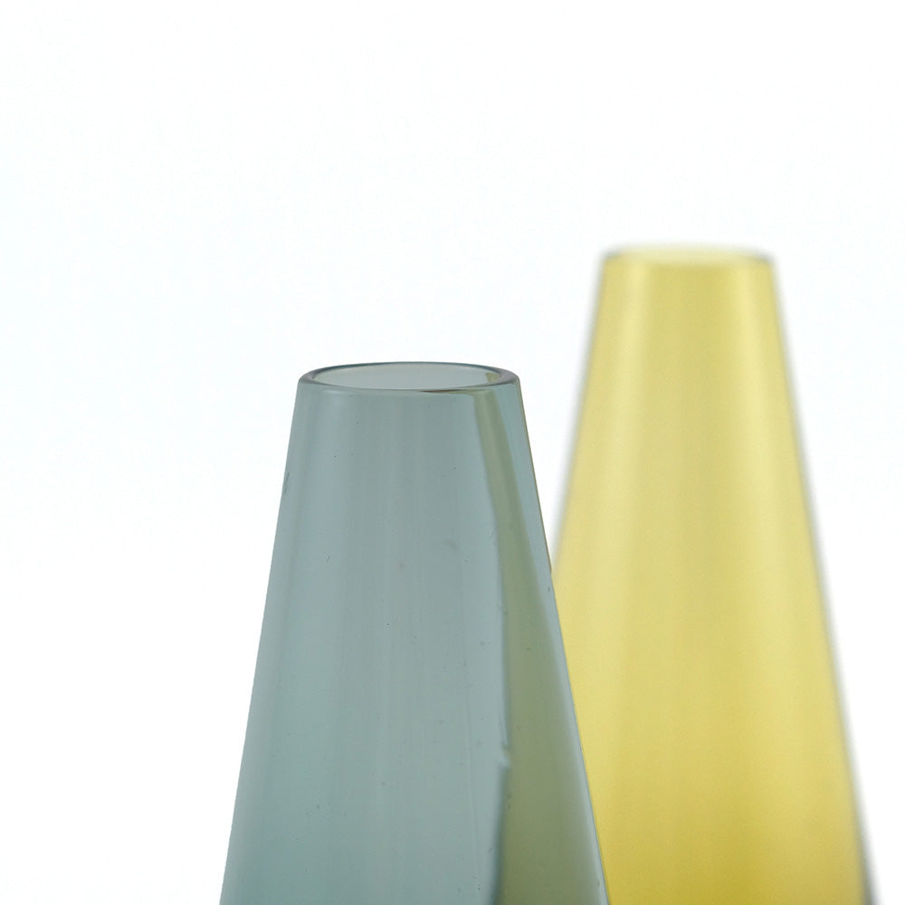 カラーガラスのフラワーベース コーン（2色）