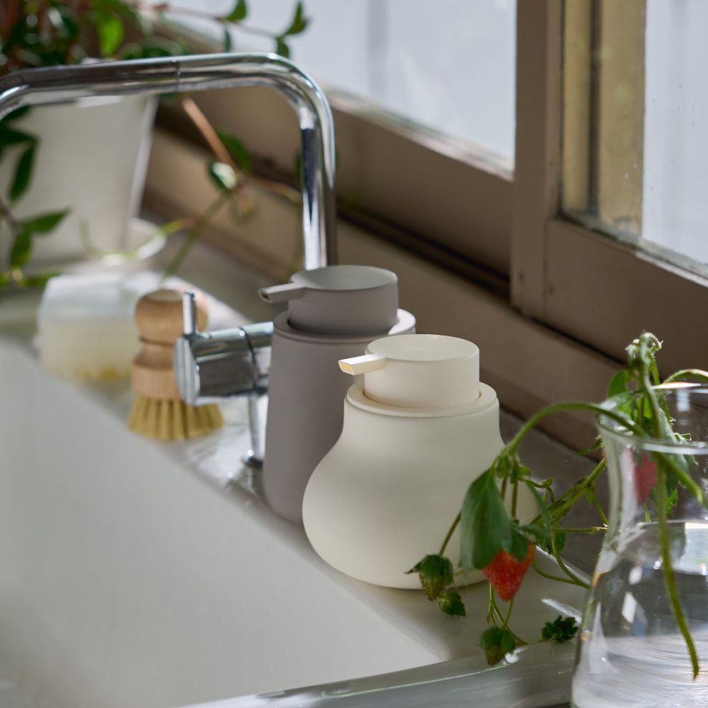 ぽってりした マットな質感のソープディスペンサー 泡タイプ