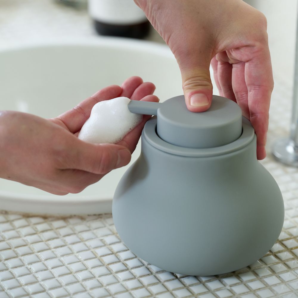 ぽってりした マットな質感のソープディスペンサー 泡タイプ