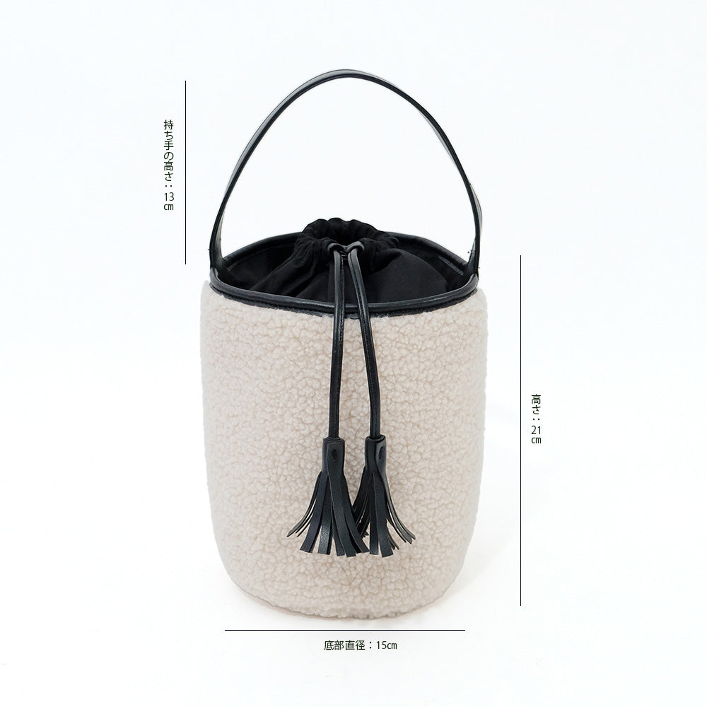 フォルムが可愛いシープボアバッグ
