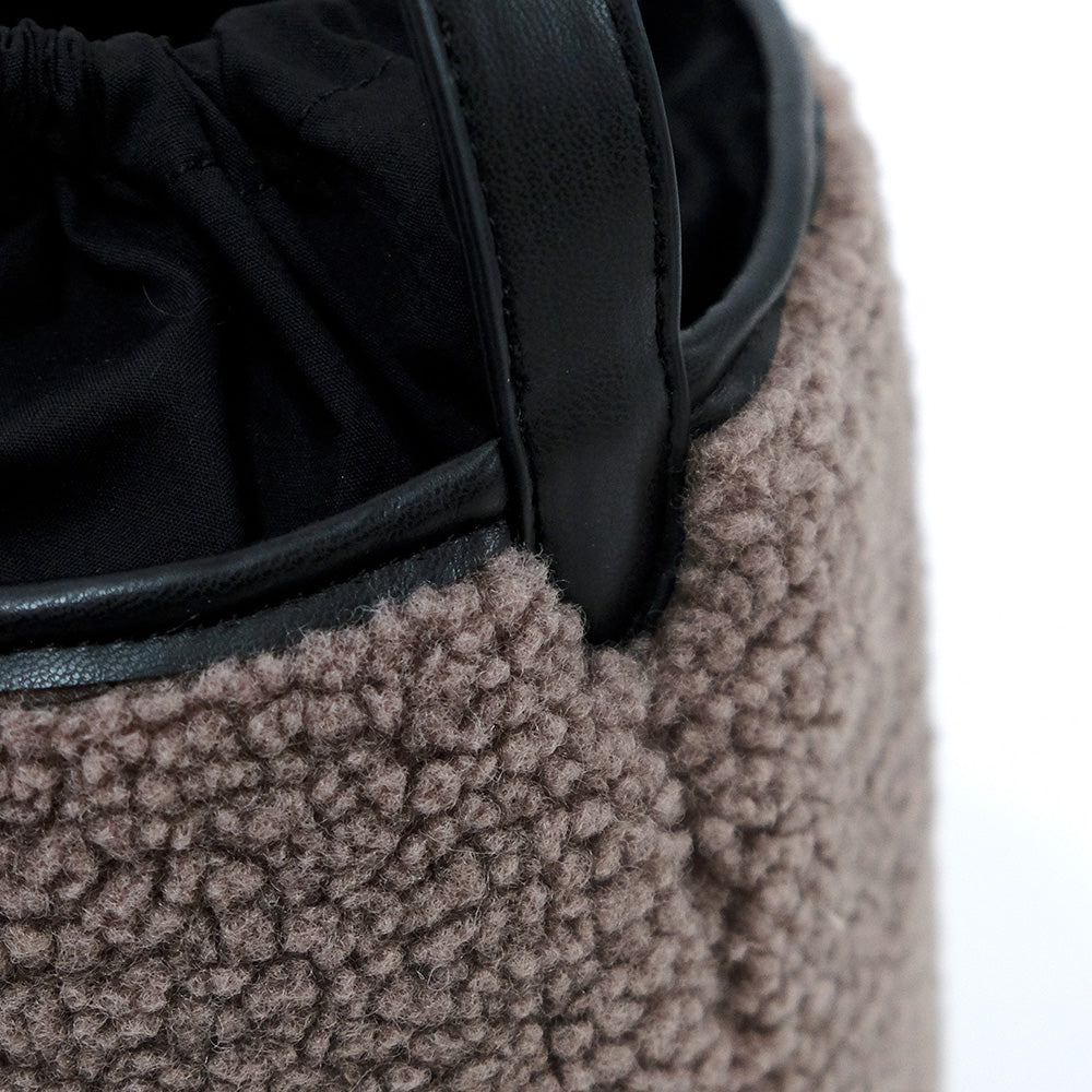フォルムが可愛いシープボアバッグ