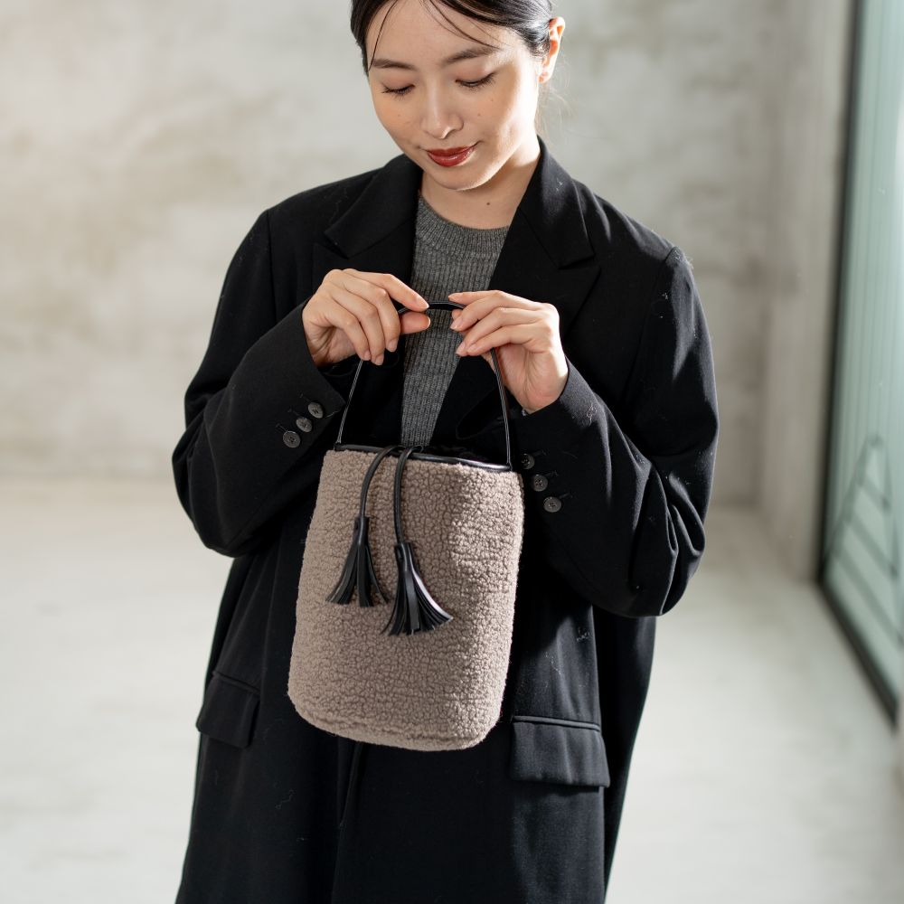 フォルムが可愛いシープボアバッグ
