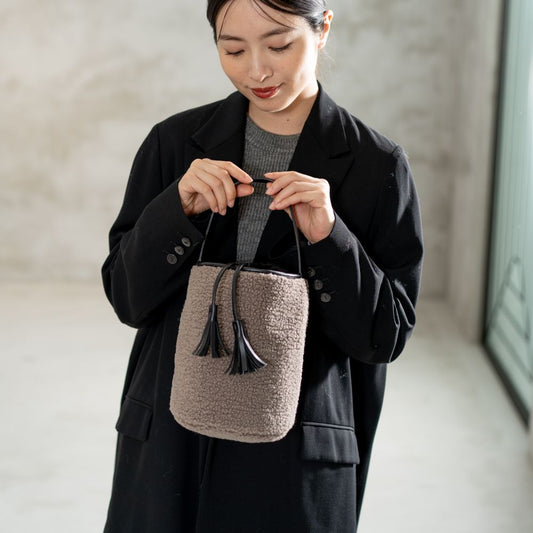 フォルムが可愛いシープボアバッグ