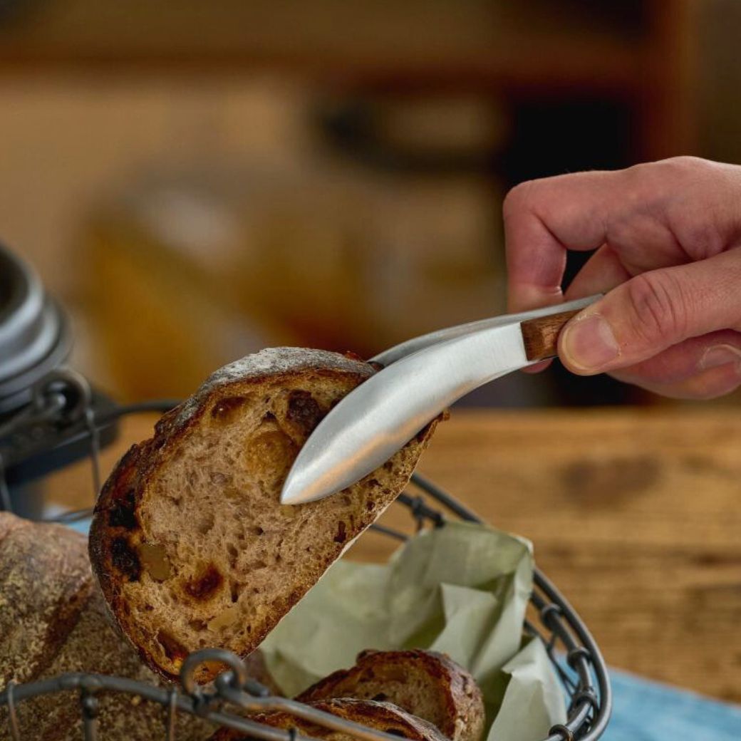 ノスタルジックなアルミのトング