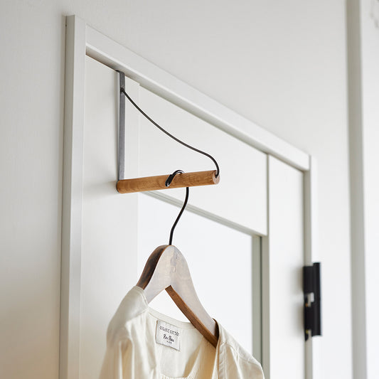 木とアイアンで出来たドアフック