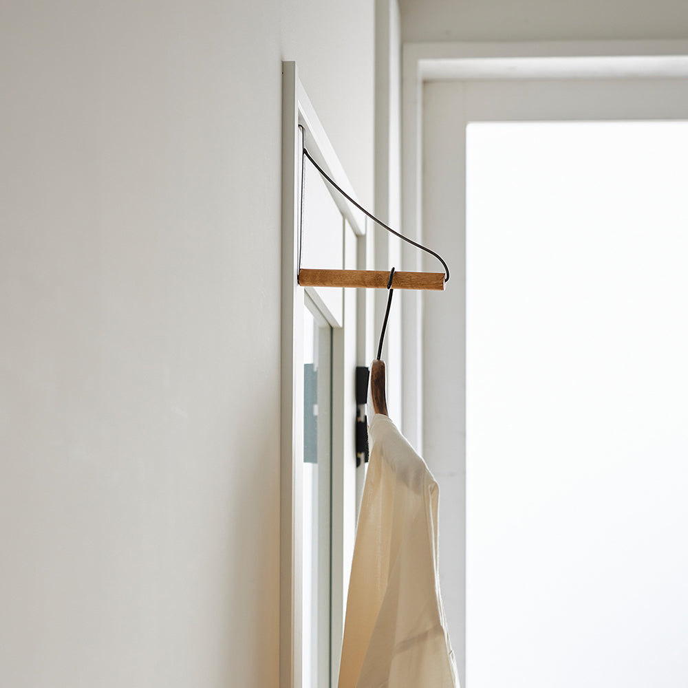 木とアイアンで出来たドアフック