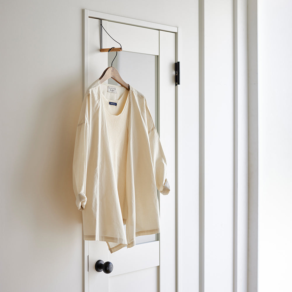 木とアイアンで出来たドアフック