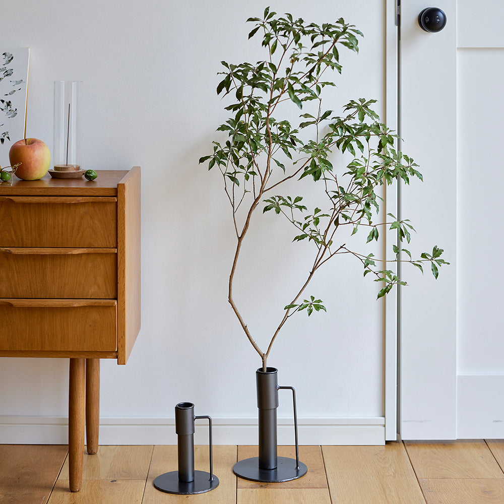 枝物がきれいに飾れるアイアンスタンド