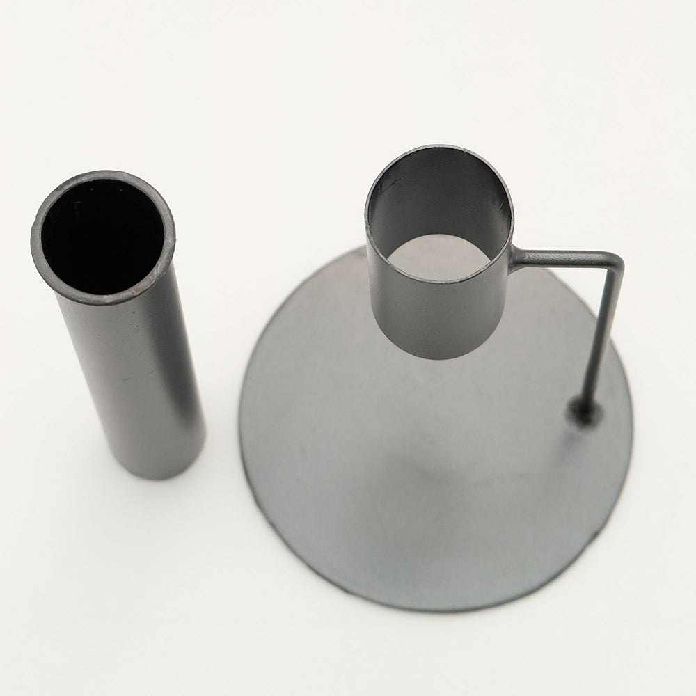 枝物がきれいに飾れるアイアンスタンド