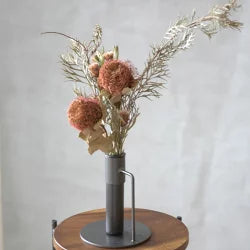 枝物がきれいに飾れるアイアンスタンド