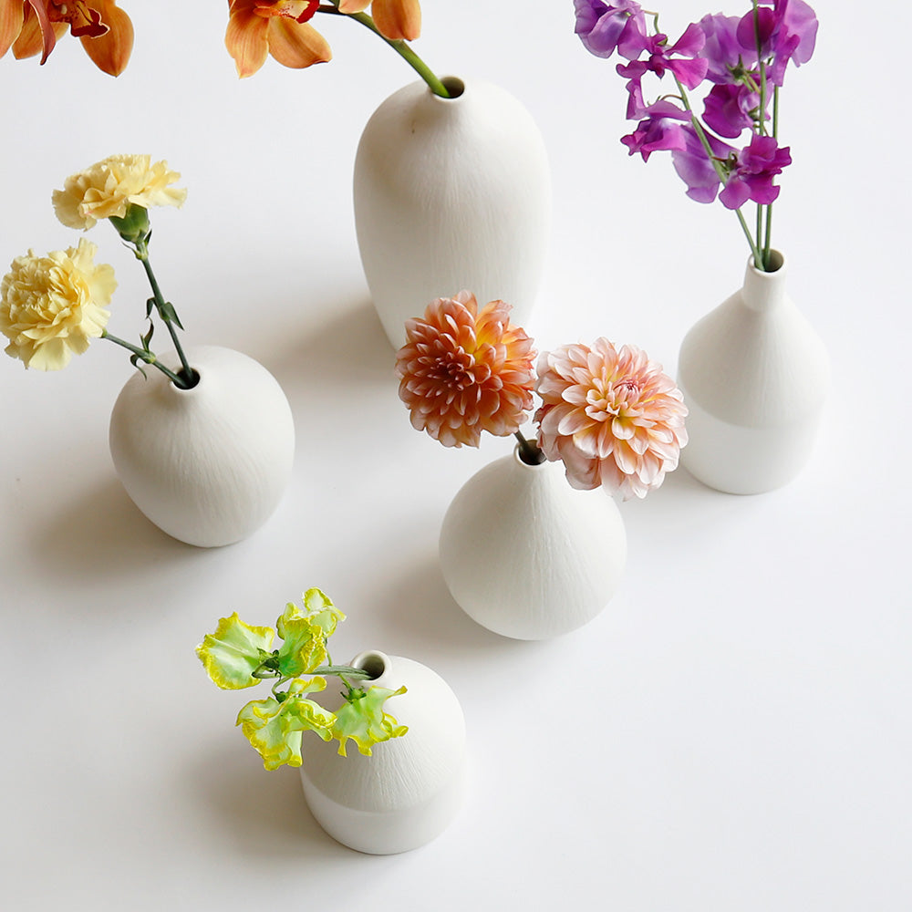 マットな質感の磁器製フラワーベース　チムニー（2サイズ）